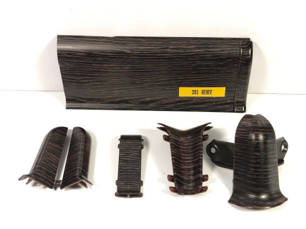 Плинтус Deconika 70 301 заглушка венге